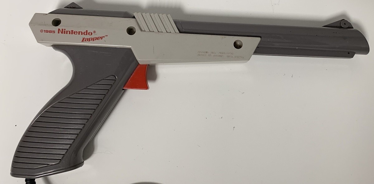 Nintendo Zapper Gun- NES 1985 Gray Light Gun (Original Model