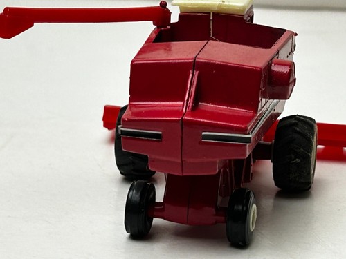 Ertl 1/64 Scale International Combine - Picture 11 of 14