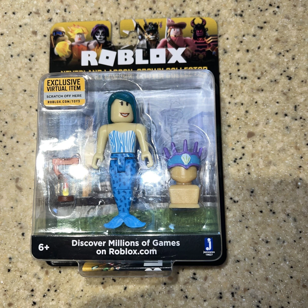  Roblox Gold Collection The Golden Bloxy Award Single Figure  Pack with Exclusive Virtual Item Code : Video Games