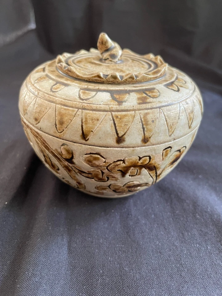 Antique 15th C pottery, Sawankhalok ceramic box, Swankalok Thailand Siam - Image 2 of 4