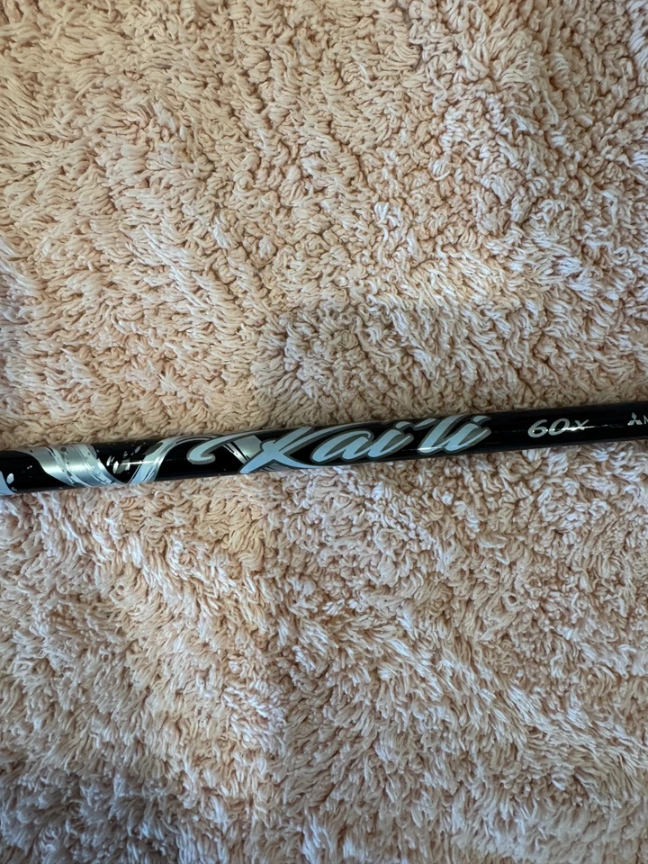 Controlador TaylorMade M5 9 LF Kai'li XStiff 60x eje Foto 2 de 4