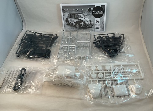 Polar Lights 1/25 Scale Snap Model Kit Skill 3 Volkswagen Beetle Coca-Cola - Picture 6 of 6