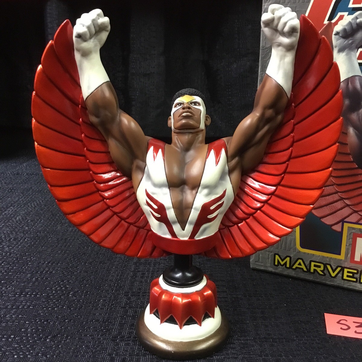 ✸THE FALCON ✸MARVEL MINI-BUST The Falcon Marvel mini-bust (2004) Bowen Designs – Mom and