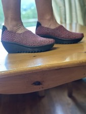 Bernie Mev Women's Red Woven Slip-On Comfort Wedge Shoes EU 39 / US 8