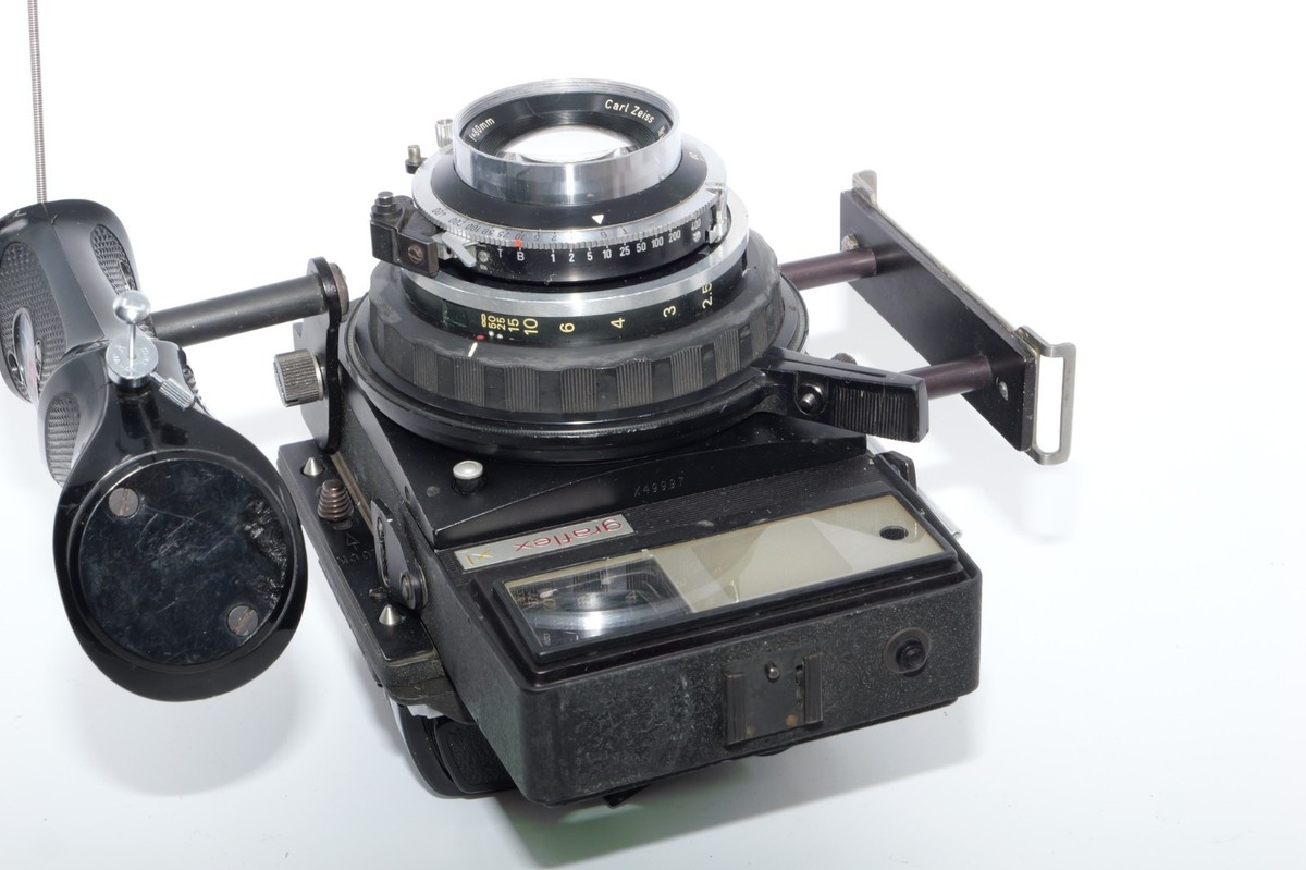 Graflex XL Rangefinder 6x7cm Film Camera. Zeiss Planar 80mm f2.8