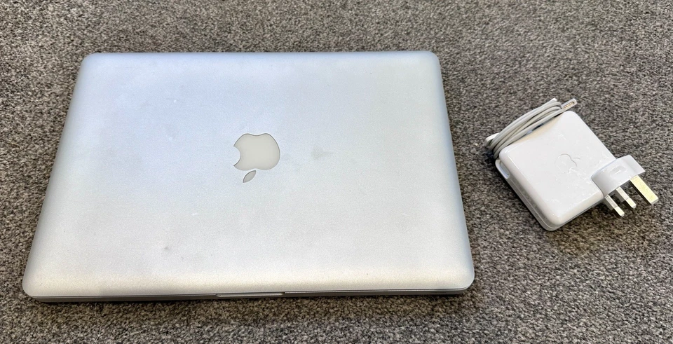 Apple MacBook Pro 13” 2.4GHz i5, 4GB Ram, 300GB HD, Windows 10 - Image 2 of 4