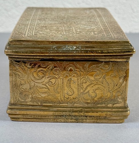 Antique 18th Century Large Dutch Brass Tobacco Snuff Box Container Engraved #2 - Picture 6 of 11