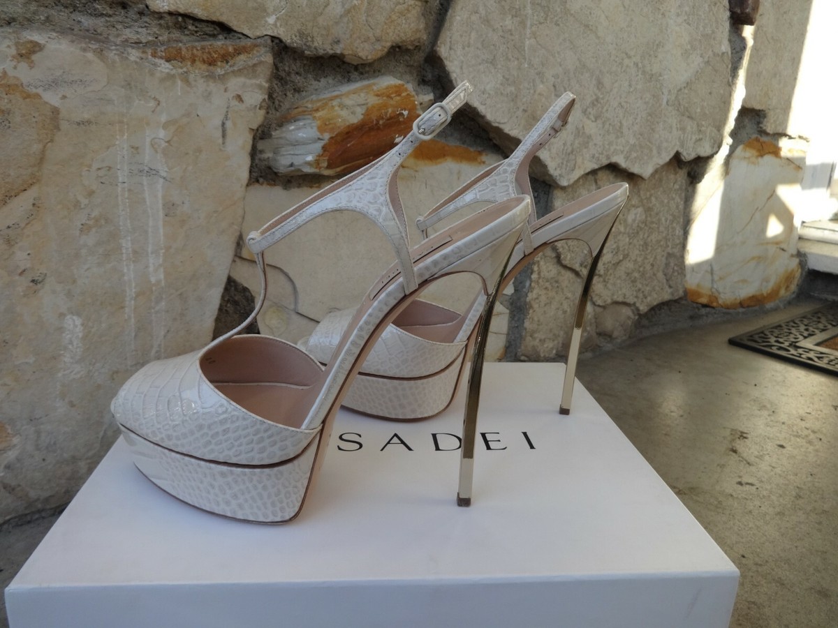 【関税込み】CASADEI Sandals CASADEI | White Women's Sandals | YOOX
