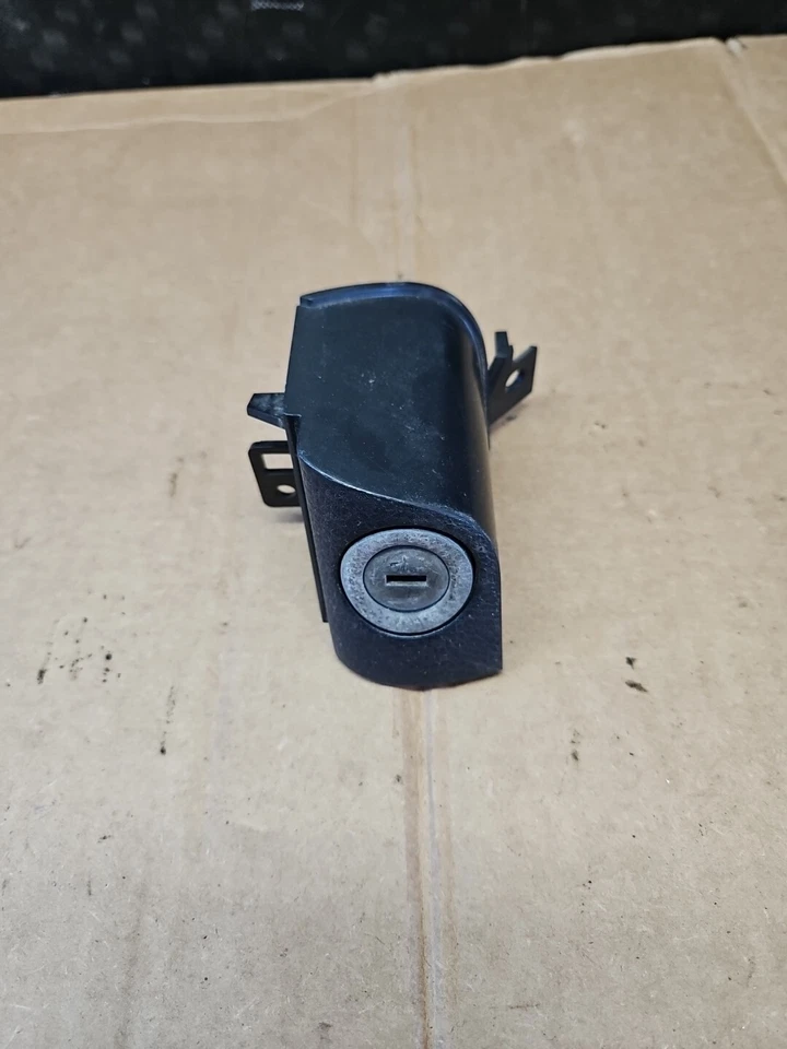 06-10 Infiniti M35 Luxury M45 Guantera Tapa Bloqueo Conjunto Negro 68630-EH101 Foto 2 de 4