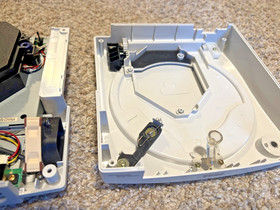 SEGA Dreamcast w/ Controllers & VMU's - MODED - Noctua Fan, Battery, and LED!