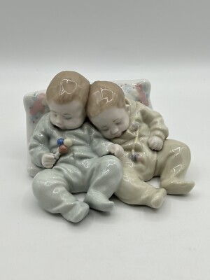 1990 Lladro Little Dreamers Figurine #5772 Sleeping Twin 1990 Lladro Little Dreamers Figurine #5772 Sleeping Twin