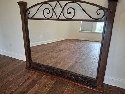 Big Hevy Duty Mirror In Perfect Condition Would Look Good In Any House