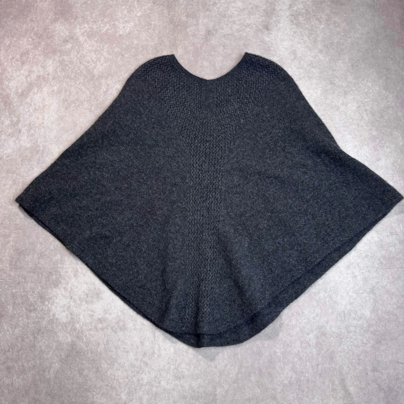 NWT Merinosnug Cressy Poncho Merino Wool Possum Fur Charcoal Gray Knit Cape OS
Opens in a new window