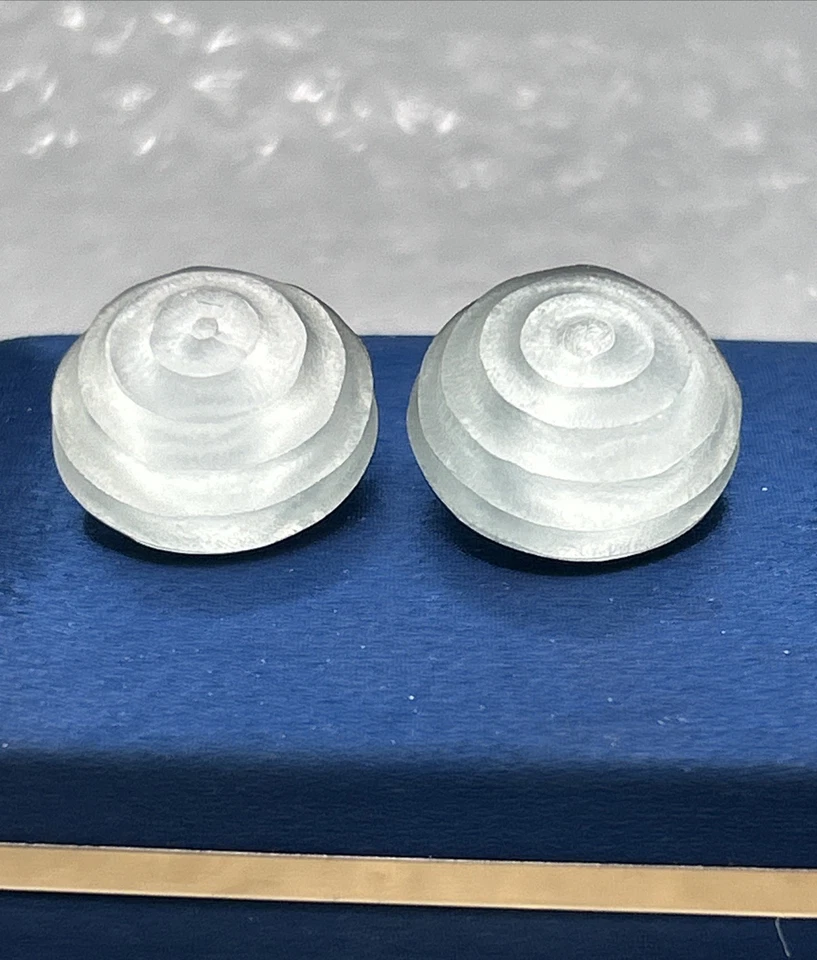 Pendientes Alexis Bittar tallados a mano Lucita azul ahumado cúpula clip firmados 1" Foto 2 de 4