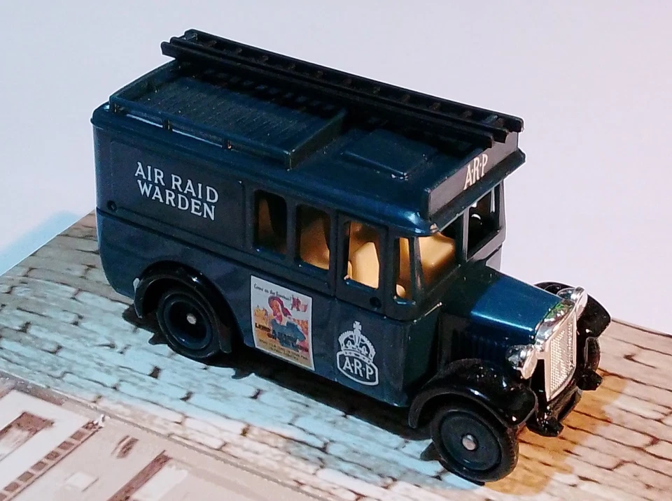 Lledo - Dennis Limousine "ARP Air Raid Warden" - boxed - Image 4 of 4