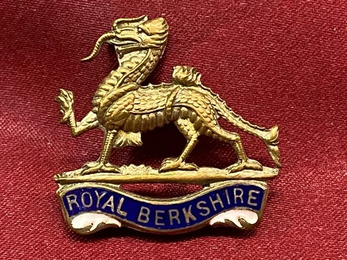WW1/2 The Royal Berkshire Regiment Enamel Sweetheart Brooch w/fixing