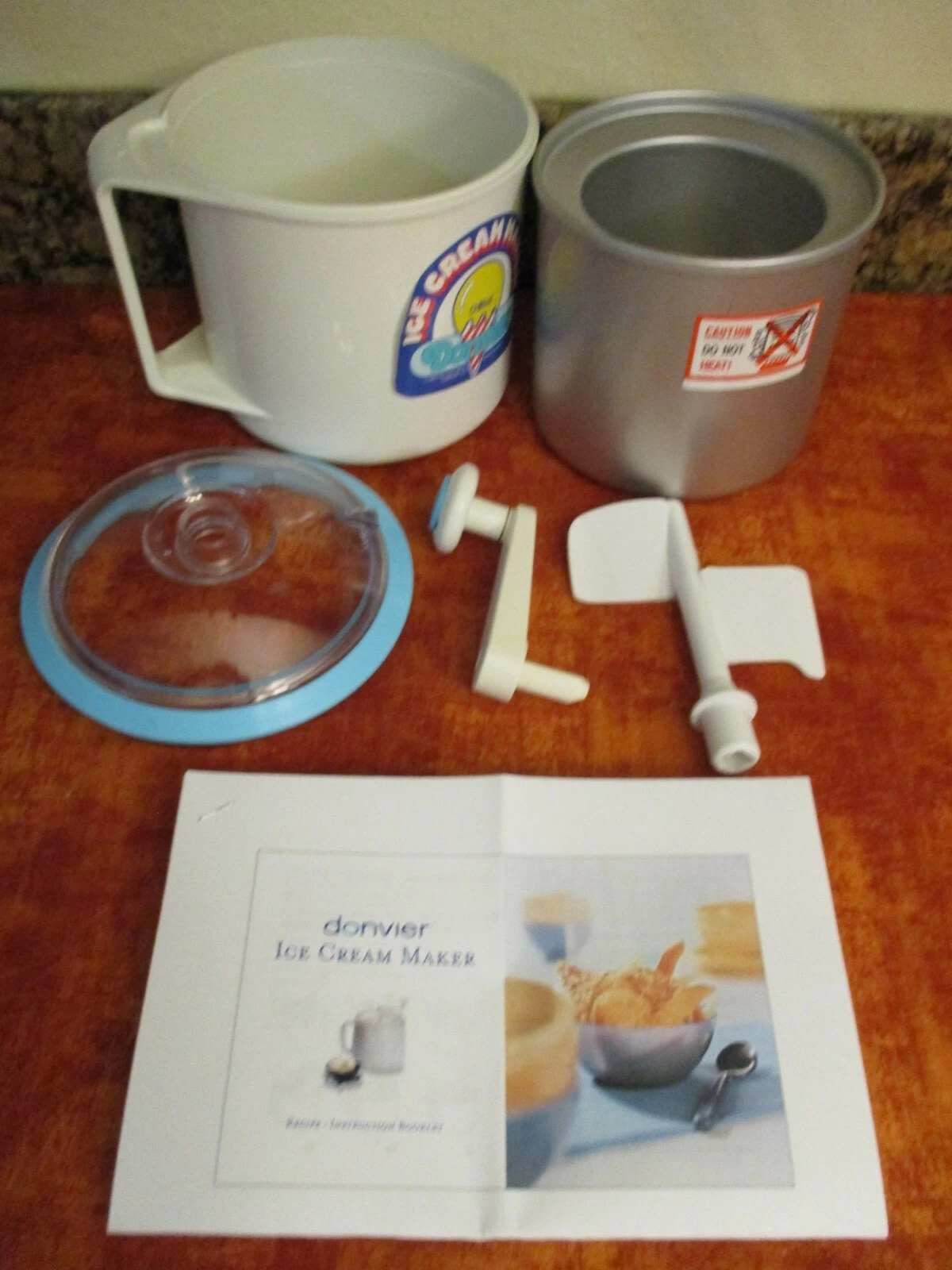 Donvier Chillfast Ice Cream Maker - Hand Crank 1 Pint White Original Box