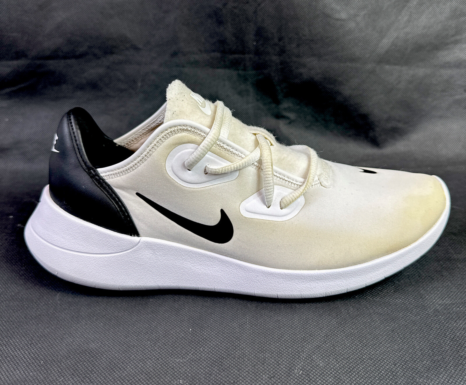 SAOLA NIKE Hakata (GS) scarpe da corsa basse AO1242 100 bianche nere giovani taglia 5 5 ottime condizioni