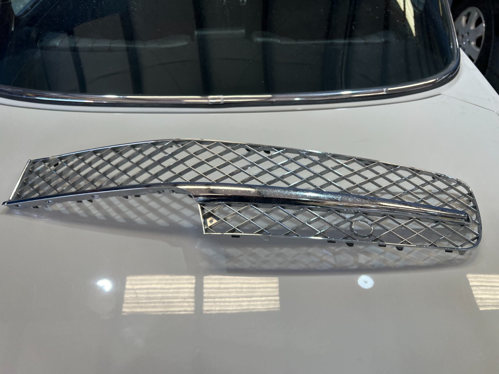 2016 Bentley continental silver spur right bumper grille