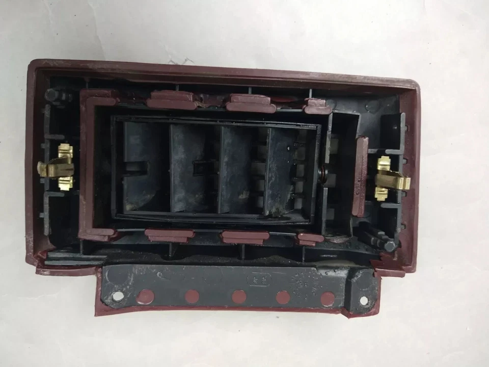 Camión Chevy GMC 88-94 rojo borgoña tablero ventilación moldura OEM GM C1500 K1500 Foto 2 de 4