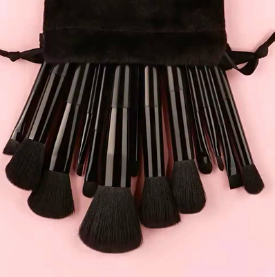 Black Synthetic Fiber Makeup Brush Set w/ Pouch - Round Angled Flat