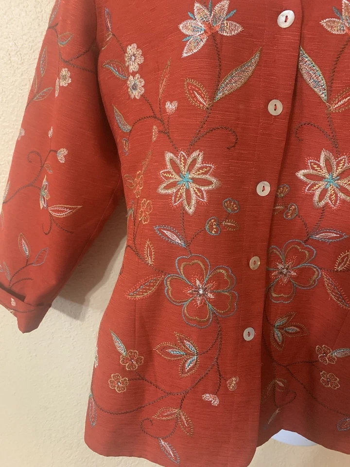 Blazer elegante feminino Silk Land bordado floral com botões tamanho grande - Imagem 4 de 4