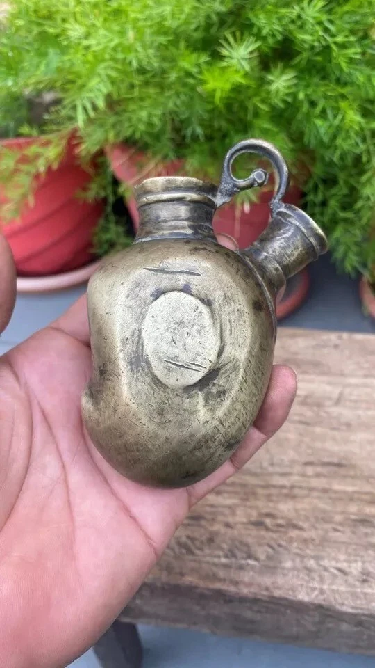 Antigua cachimba de latón tallada a mano con forma de mango islámica antigua mogol Foto 2 de 4