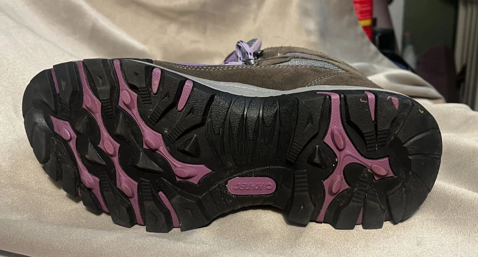 Hi-Tec Skamania MId Waterproof Hiking Boots Womens Size 7.5 Grey/Purple NEW - Image 3 of 4