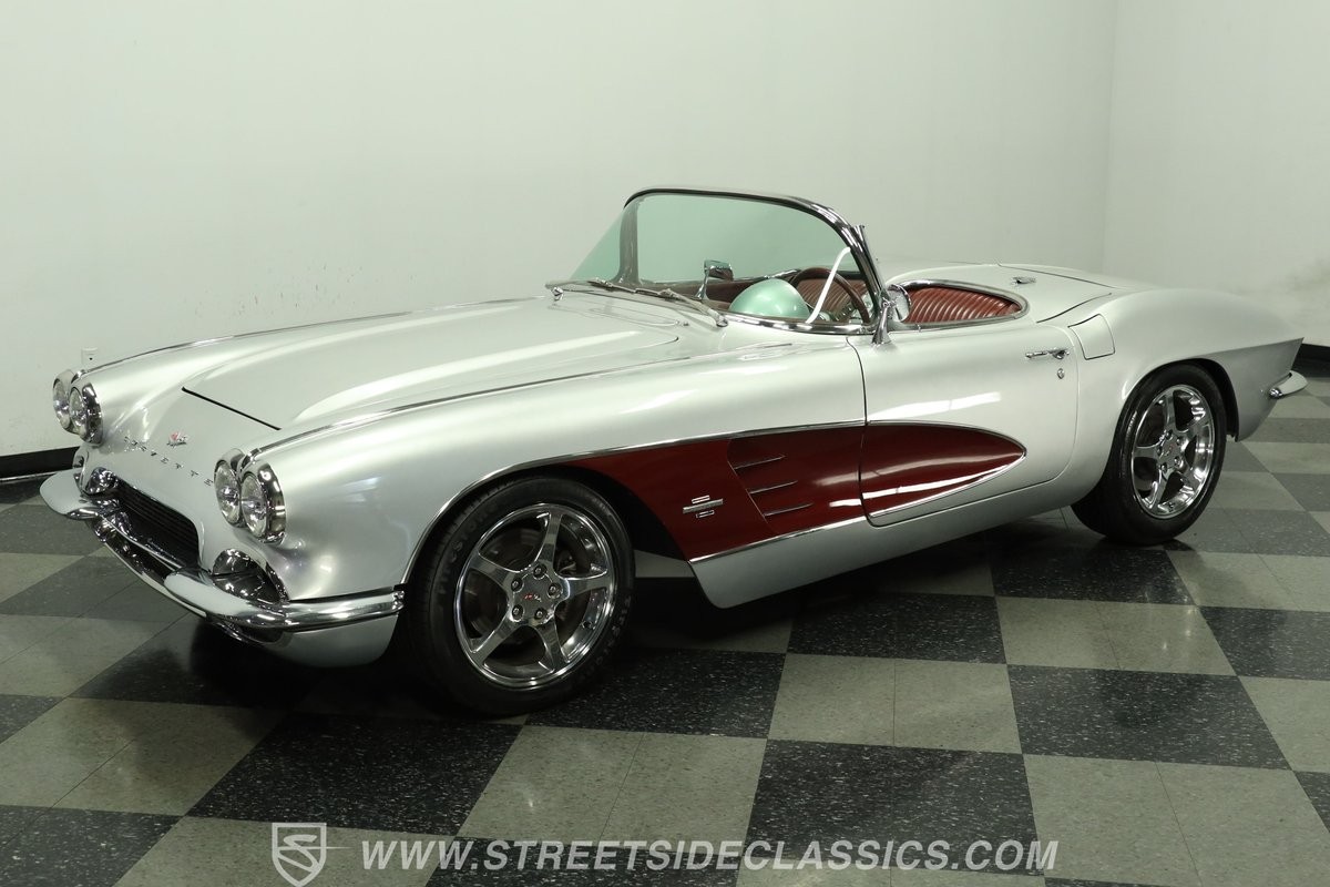 1961 Silver Metallic Chevrolet Corvette   | C1 Corvette Photo 7