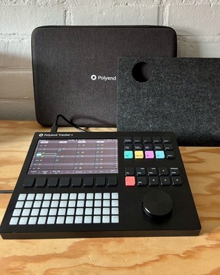 Polyend Tracker+ (Plus) mit Polyend Hardcase und FeltLabs Filzcover