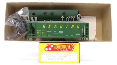 Roundhouse HO Scale Reading RDG Rd 79550 2 Bay Covered Hopper Train Car Kit 2062