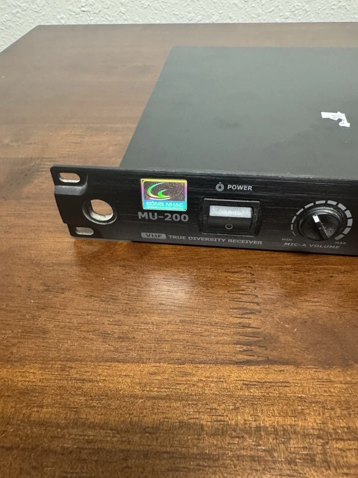 GUINNESS MU-200 dual-channel UHF wireless microphone receiver - Image 2 of 4