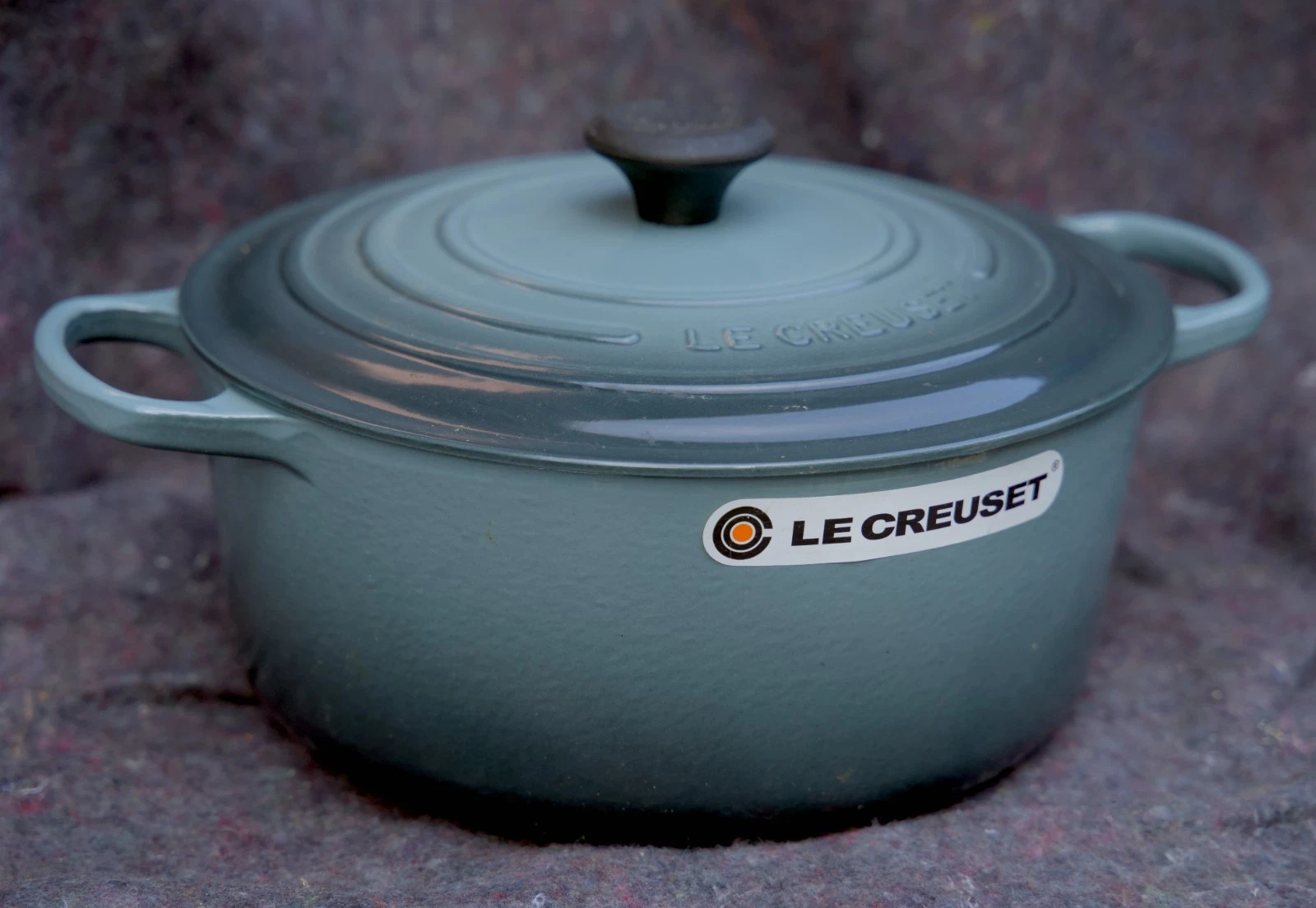 Le creuset dutch oven 7.25 New condition Color Ocean/Sea Salt