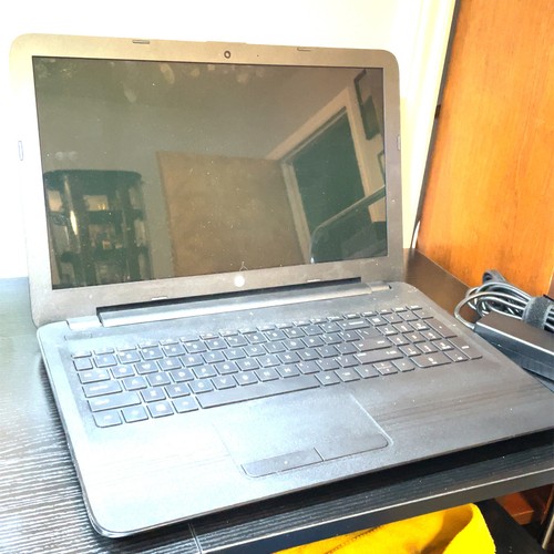 HP 15.6" Display 1TBm 6GB Memory AMD10-9600 15-ba079dx Laptop - Picture 1 of 4