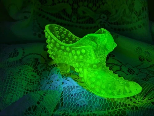 Vintage Fenton Uranium Glass Hobnail Glass Slipper with Cat (chips to front toe)