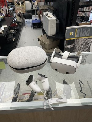 Meta Oculus Quest 3s - 128GB Set - w/ Controllers & Case 235656