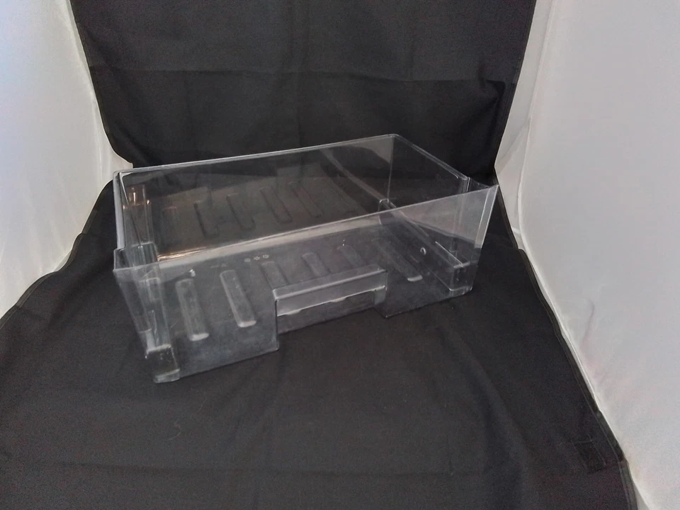 Built In Blomberg Fridge Model No SSM1351 i Crisper - Image 1 of 4