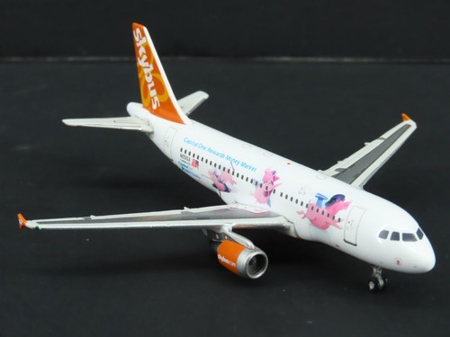 1:400 Gemini Jets GSSKB028 Die-Cast Skybus "Flying Pigs" A319 Airbus N551SX - Picture 7 of 12