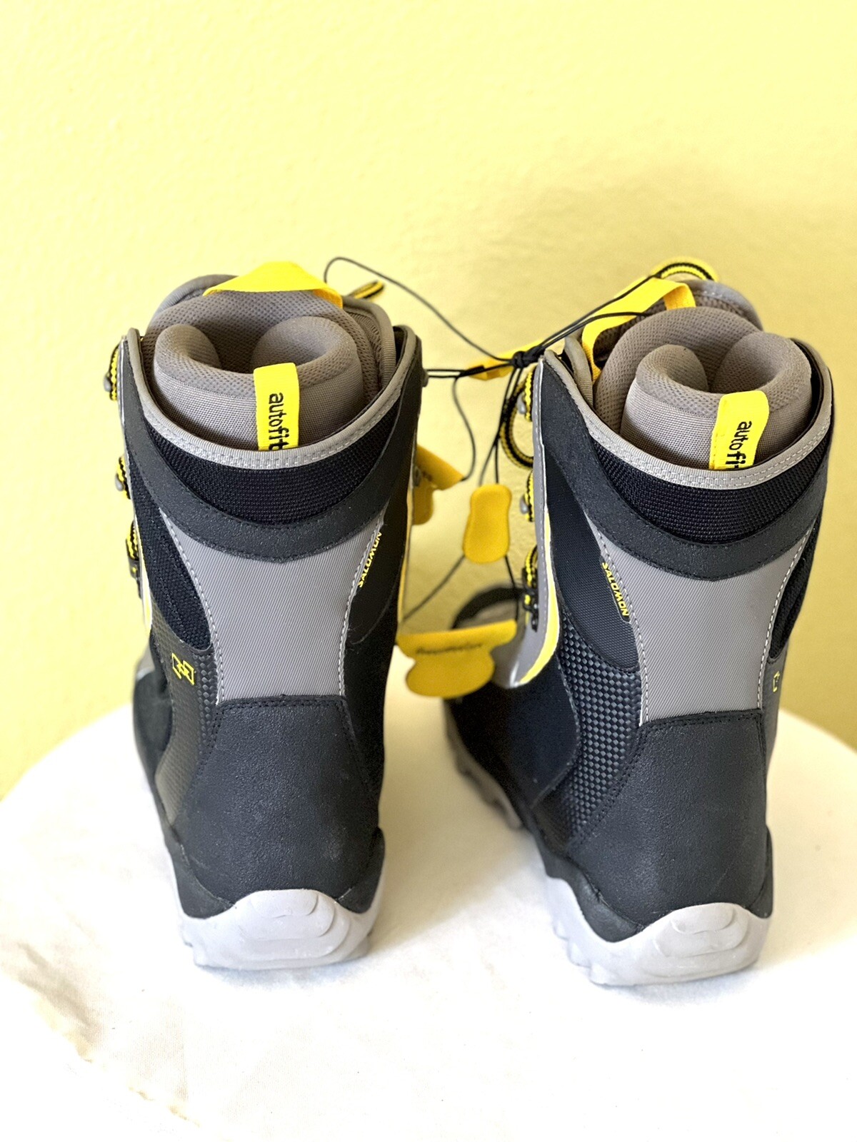 Salomon?VINTAGE RARE FINDINGS? "Maori" Men's Snowboard Boots Size 6 US