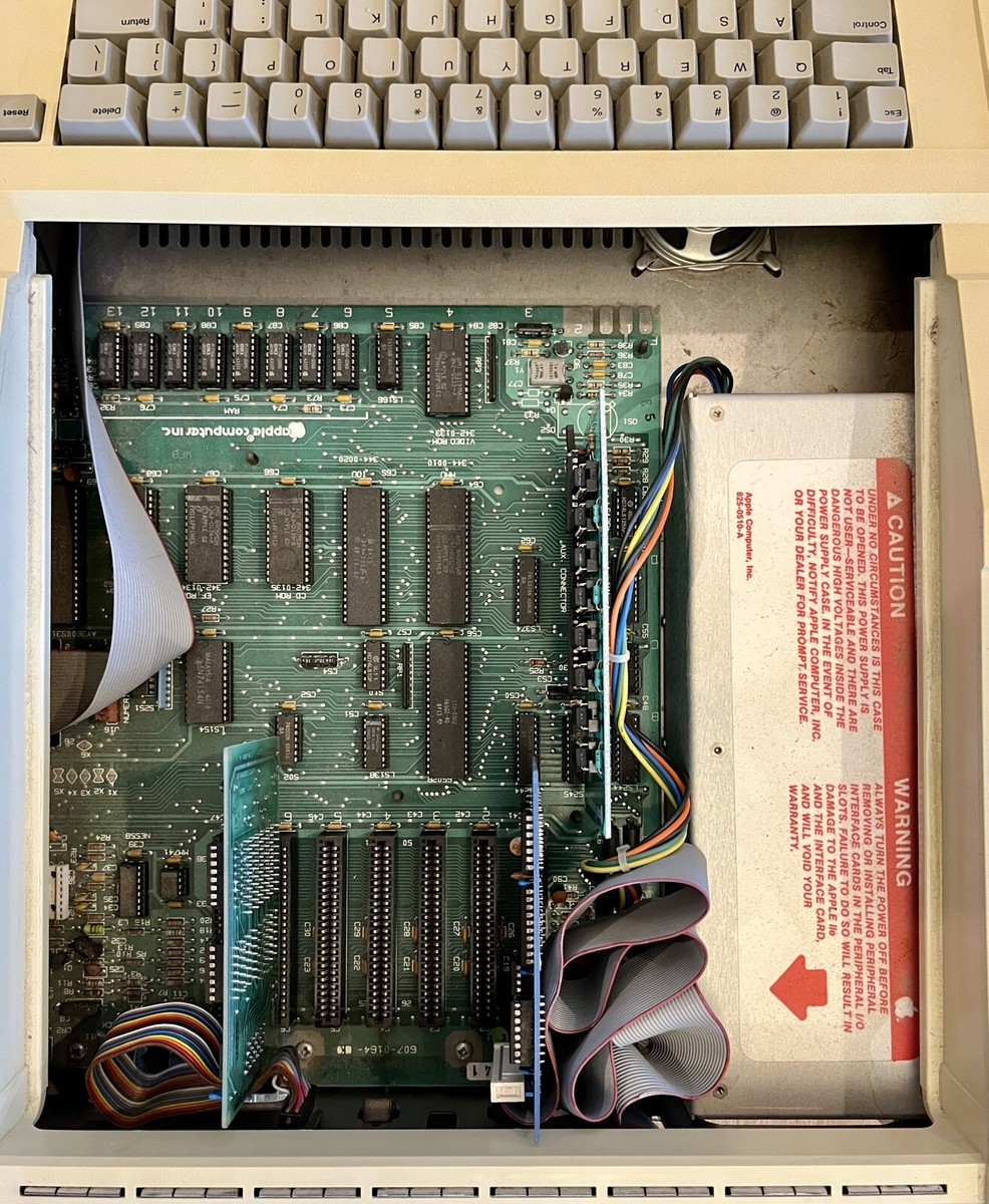 Apple IIe (2e) Computer with Monitor, Duo-Disc, Joystick
