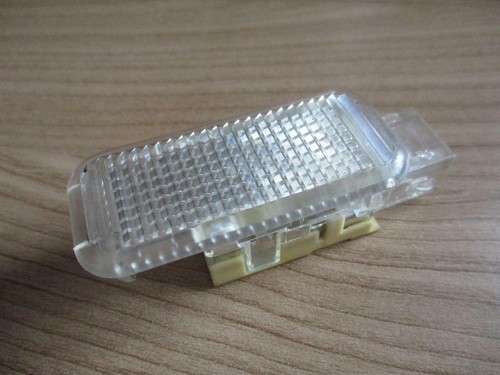 Fußraumbeleuchtung Einstiegsleuchte AUDI A3 A4 A6 A8 Q7 Leuchte weiß 8D0947415