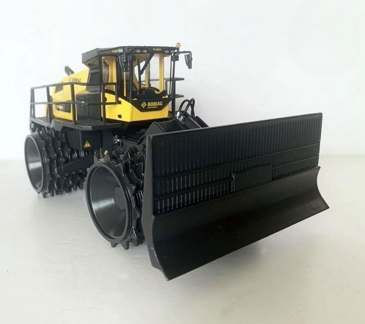 1/50 Scale BOMAG BC1173 Refuse compactor Diecast Model