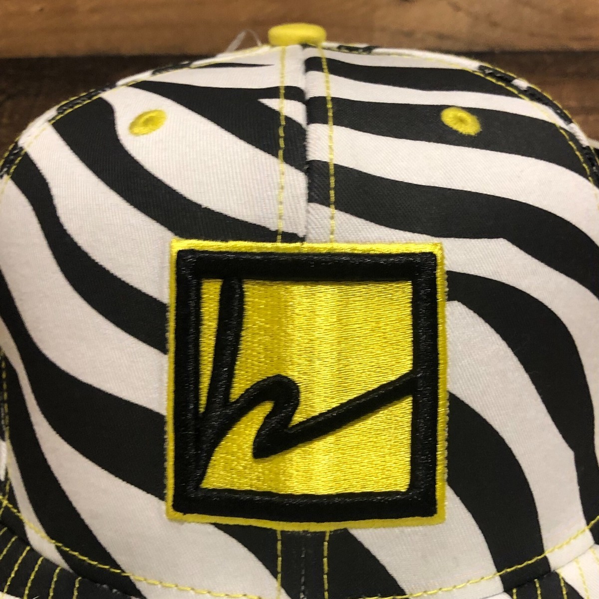 Flat Fitty Hat Baseball Cap Mens Fitted 1/2 White Black Zebra Streetwear  READ