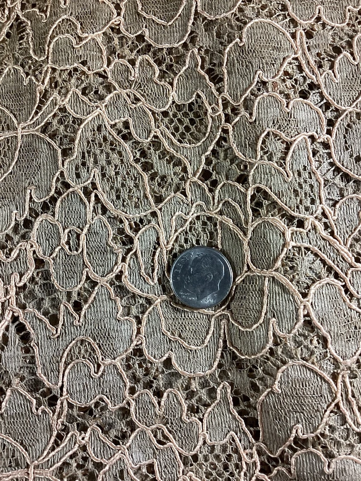 Tela Encaje Tono Dorado 2Yardas + 30” X 24” Ancho Ligero Ropa Estate Disfraz Foto 2 de 3