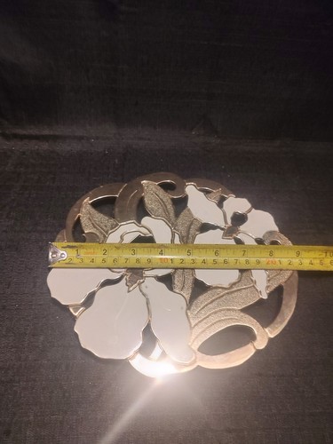 Vintage WMA Rogers Solid Brass Tarbush Resistant Iris Trivet 29 - Picture 5 of 7