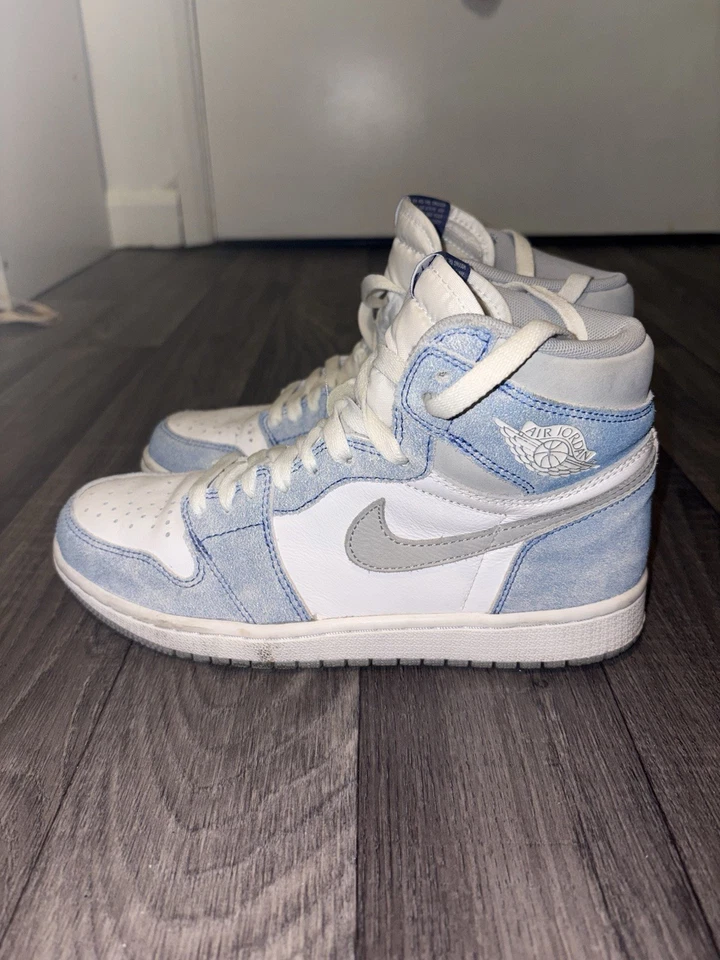 Mens Nike Air Jordan 1 Retro High OG 'Hyper Royal' in a UK 6, photo 2 of 5