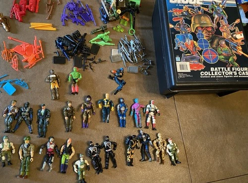 GI JOE Collector’s Case Figures & Accessories Lot - Street Fighter