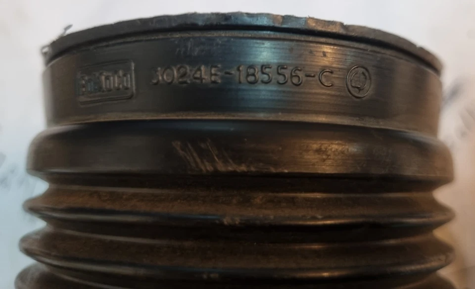 Manguera de codo de salida de caja de calefacción temprana Ford Escort MK1 3024E-18556-C Foto 2 de 4