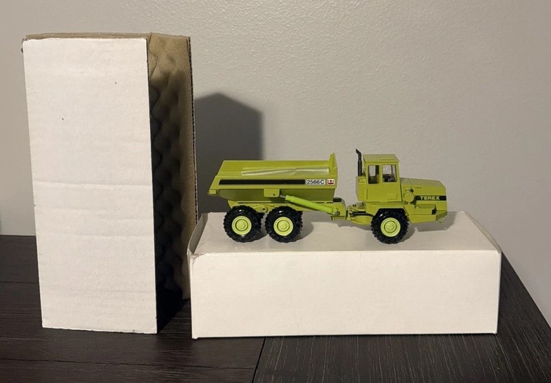 Terex 2566C Dump Truck - 1/50 - Conrad #2762- MIB. Made In Germany