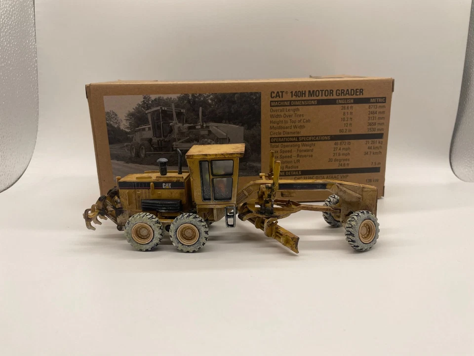 Cat 140H Motor Grader Muddy Veries 1/50 Metal Model By DieCast Masters DM 85030C - Image 3 of 4